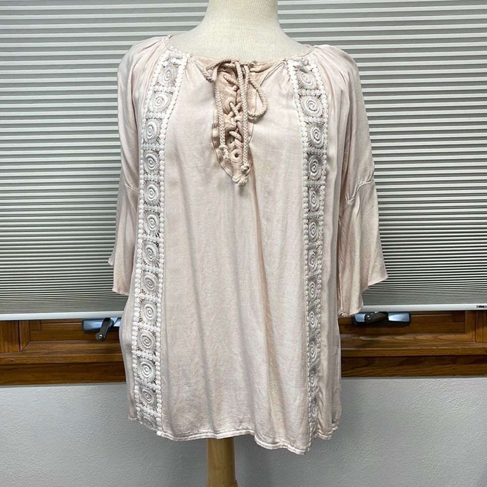 Fantazia NWT Blush Pink Embroidered Lace Up 3/4 Sleeve Blouse Size Small